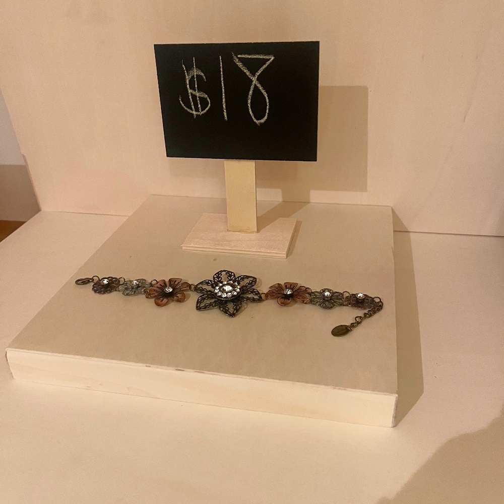 FLORAL STATEMENT BRACELET